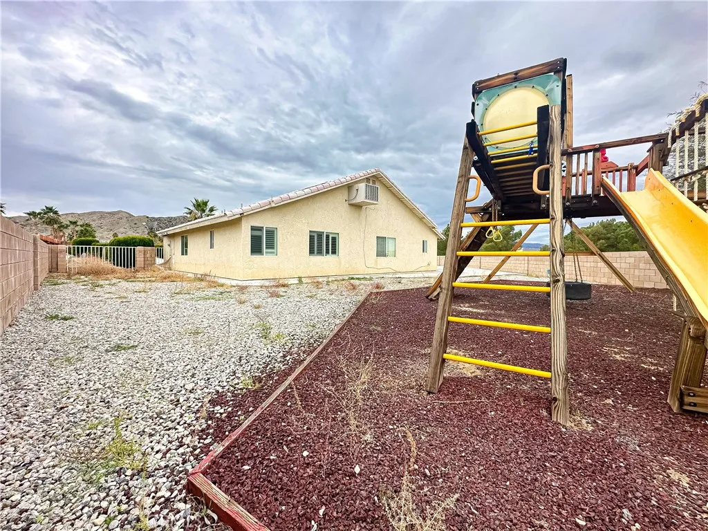 8520 Bolero, Yucca Valley, California 92284 home-pic-12