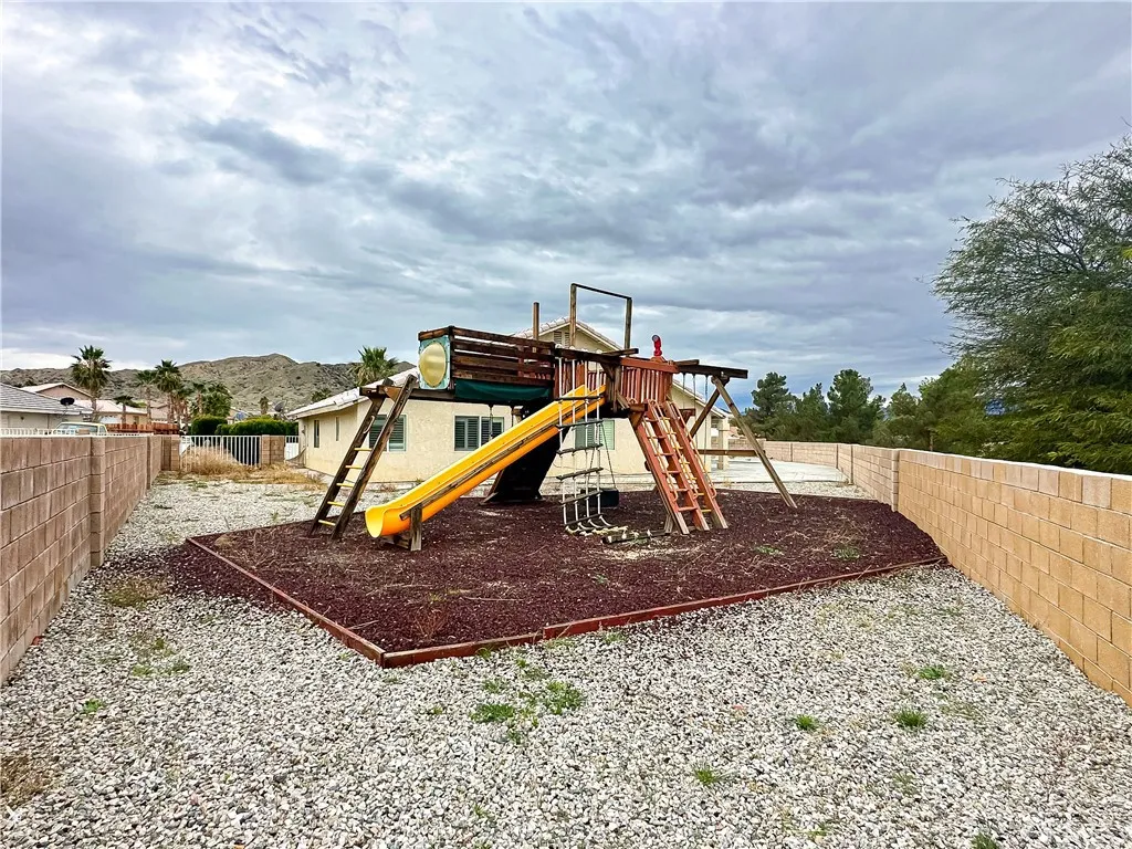 8520 Bolero, Yucca Valley, California 92284 home-pic-11