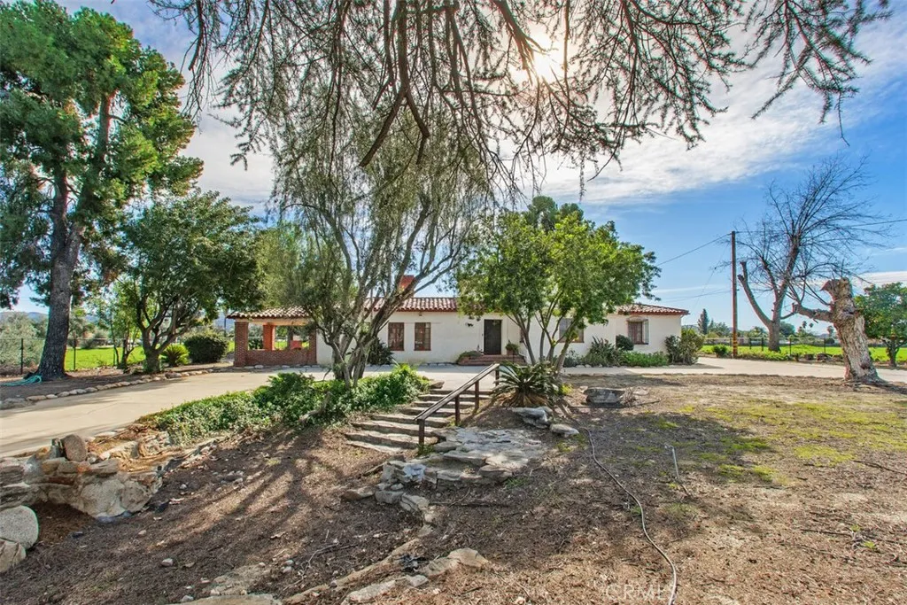 41699 Acacia Avenue, Hemet, California 92544 home-pic-8