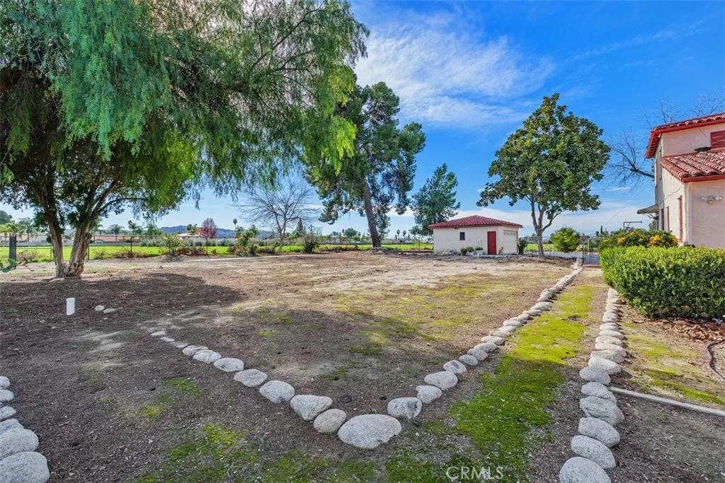 41699 Acacia Avenue, Hemet, California 92544 home-pic-19