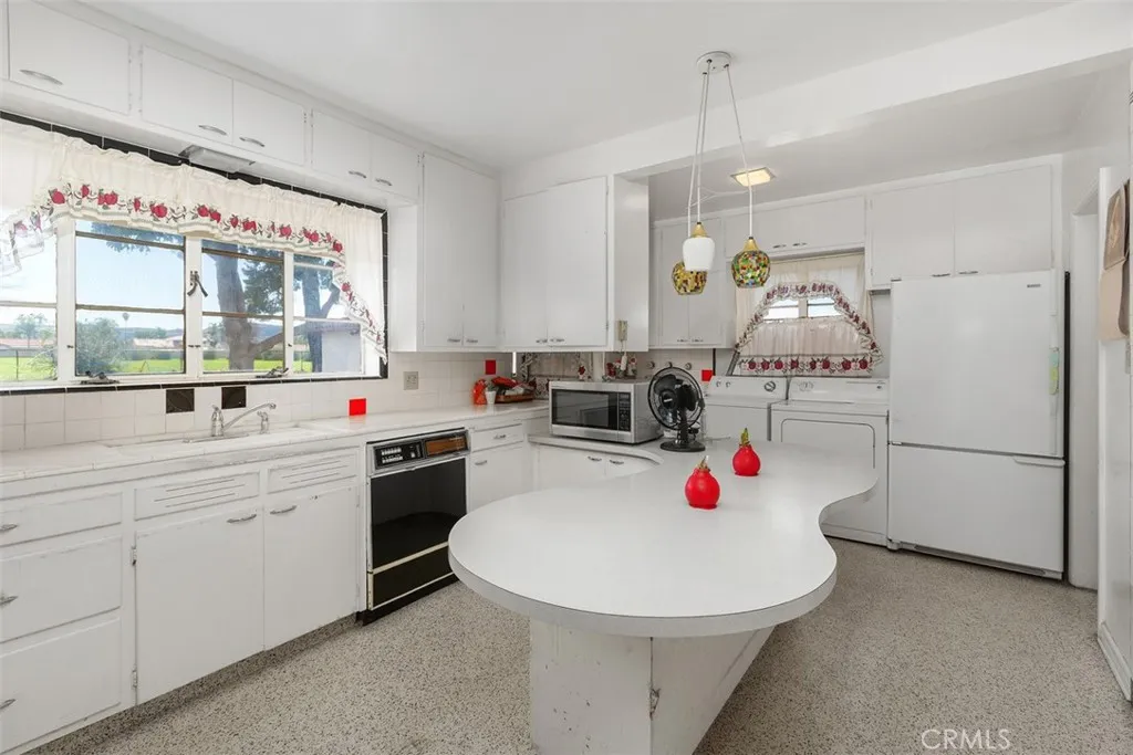 41699 Acacia Avenue, Hemet, California 92544 home-pic-26