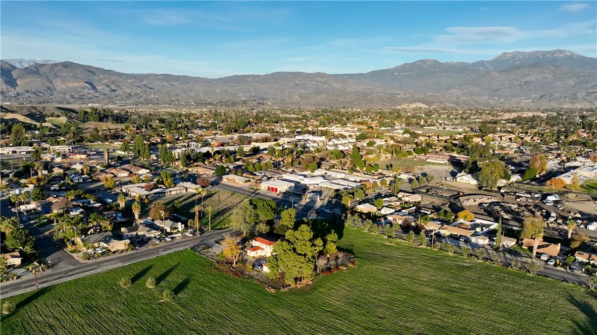 41699 Acacia Avenue, Hemet, California 92544 home-pic-3