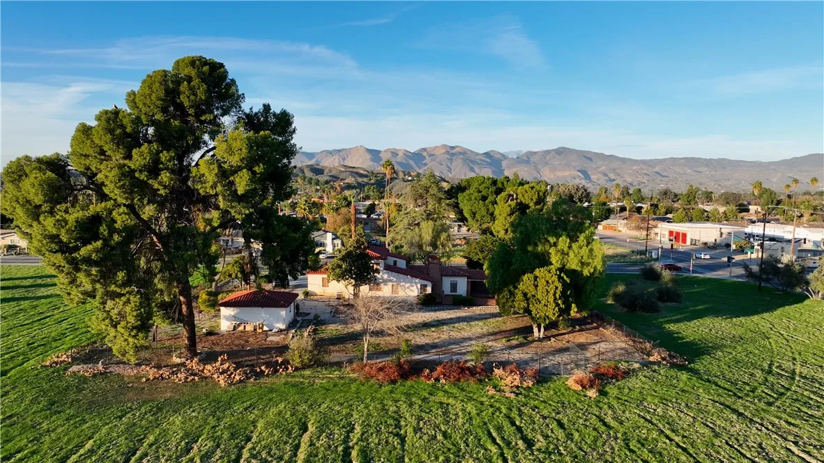 41699 Acacia Avenue, Hemet, California 92544 home-pic-5