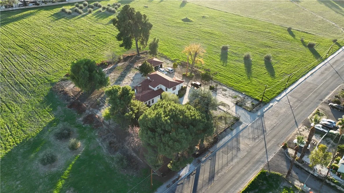 41699 Acacia Avenue, Hemet, California 92544 home-pic-1