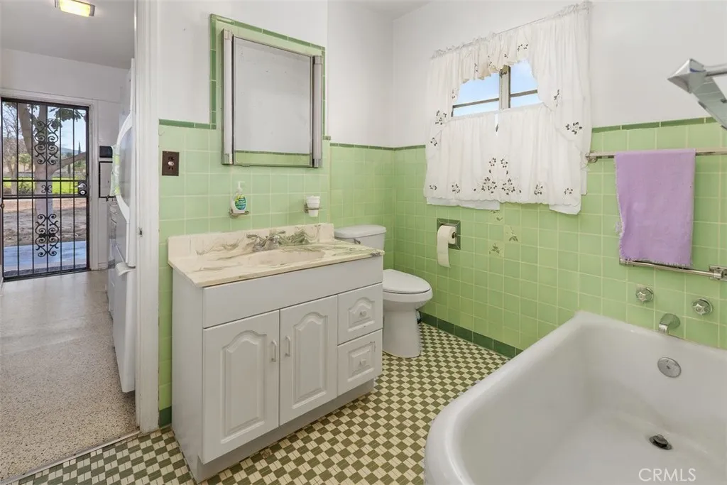 41699 Acacia Avenue, Hemet, California 92544 home-pic-32