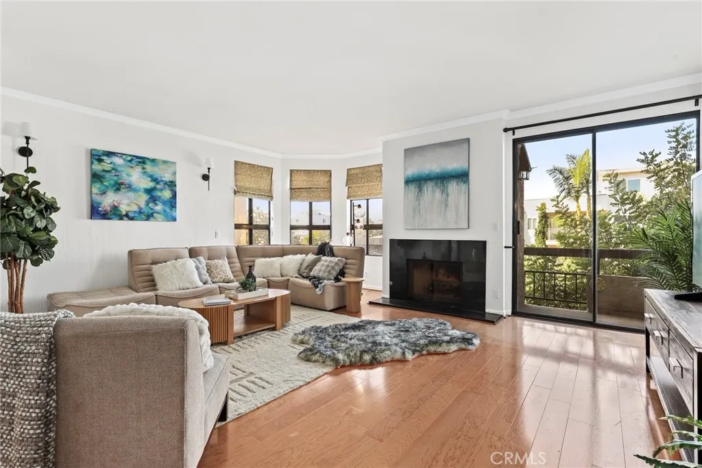 8642 Gregory Way 204, Los Angeles, California 90035 home-pic-1