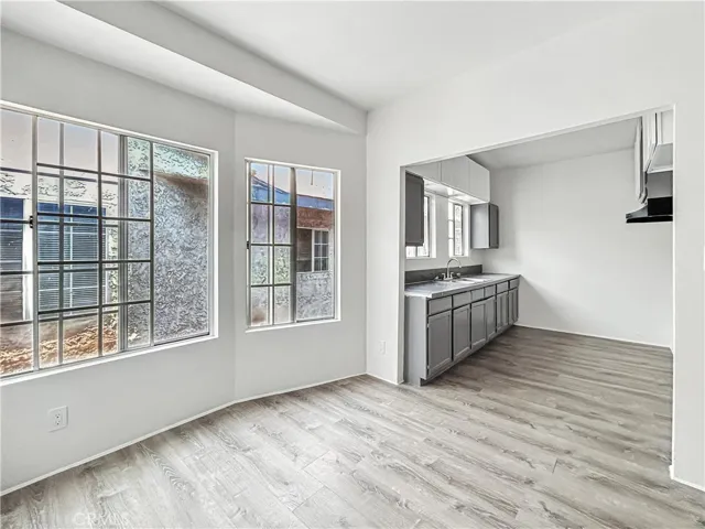 827 W 40th 1/2, Los Angeles, California 90037