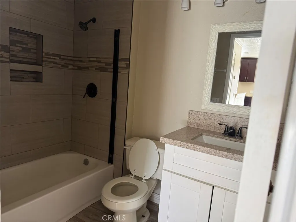 10851 Dove Lane, Adelanto, California 92301 home-pic-17