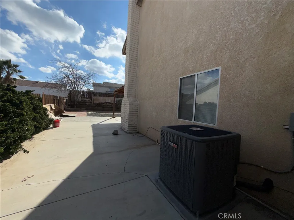 10851 Dove Lane, Adelanto, California 92301 home-pic-52