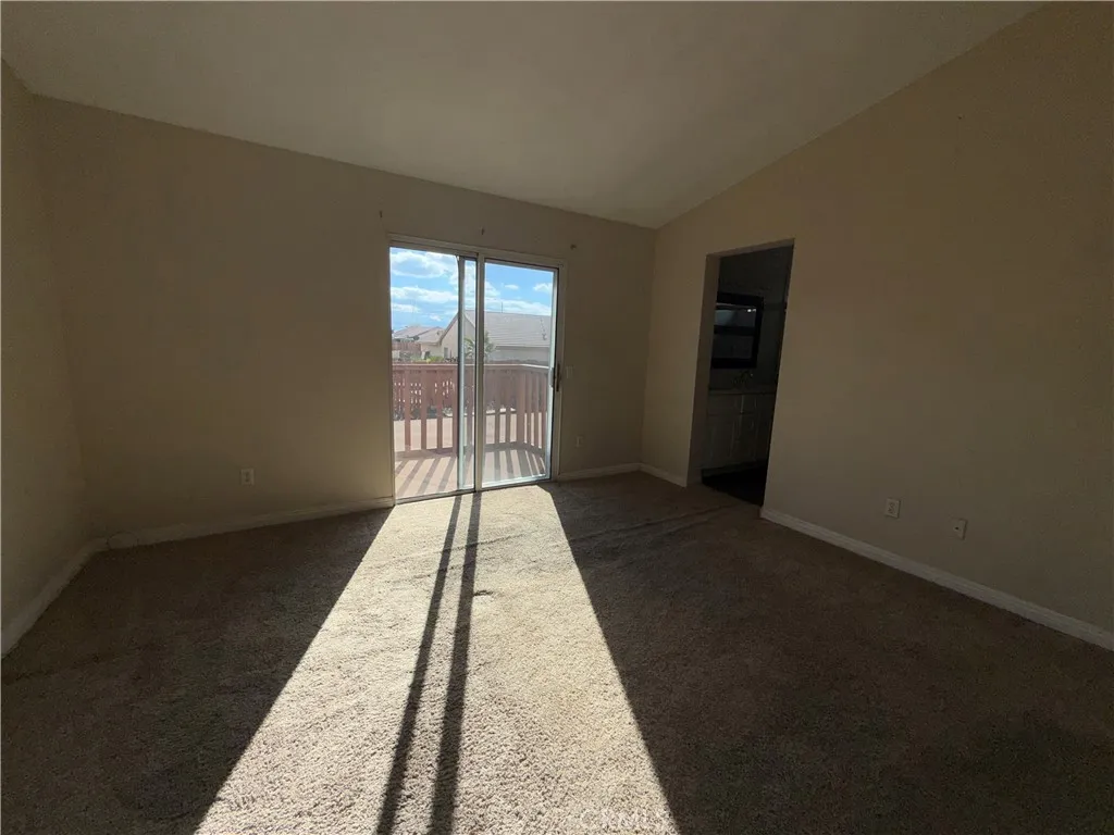 10851 Dove Lane, Adelanto, California 92301 home-pic-32