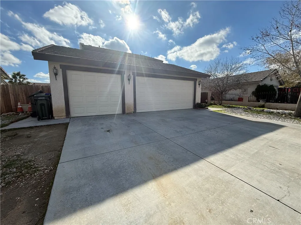 10851 Dove Lane, Adelanto, California 92301 home-pic-5