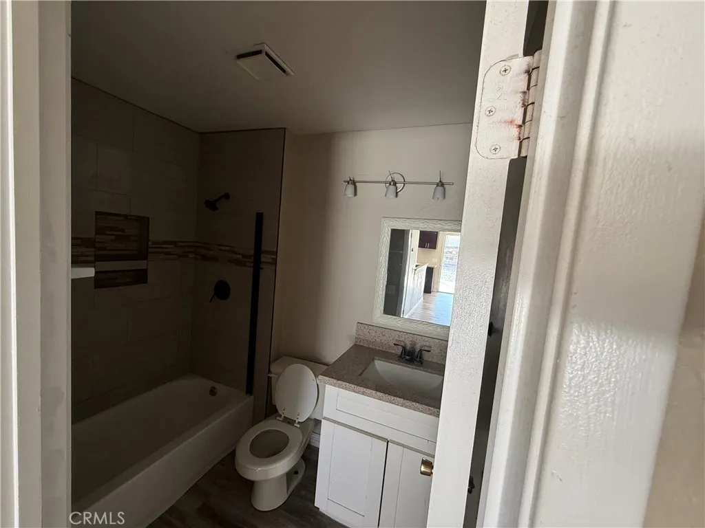 10851 Dove Lane, Adelanto, California 92301 home-pic-16