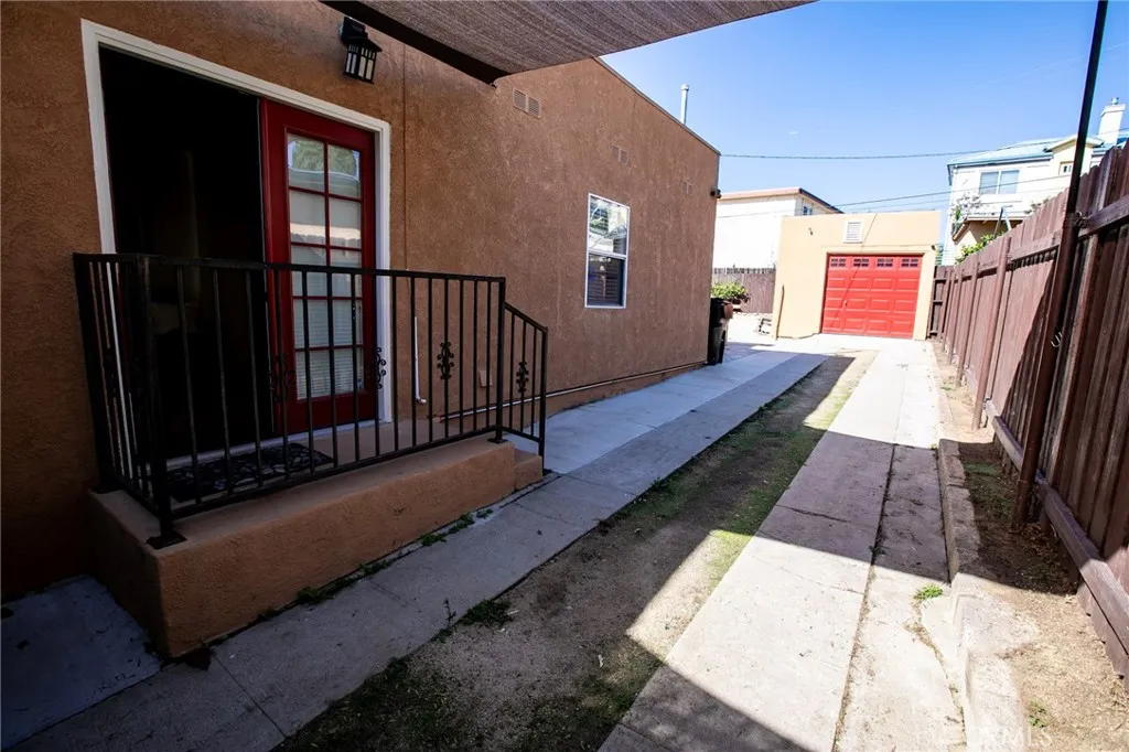 121 W Fairview, Inglewood, California 90302 home-pic-31