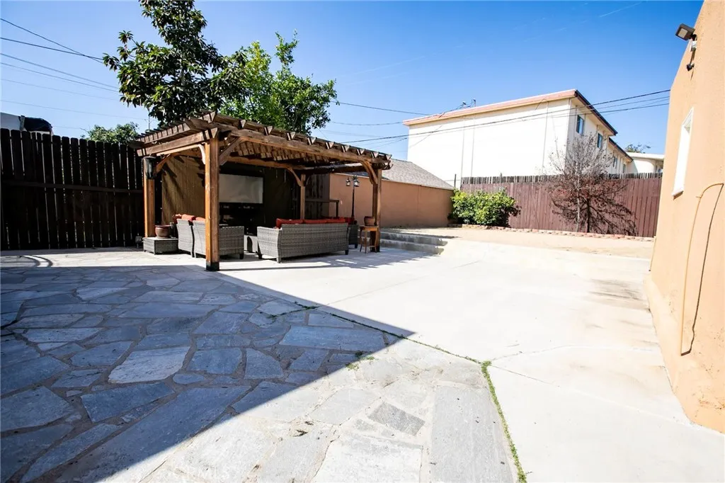 121 W Fairview, Inglewood, California 90302 home-pic-28