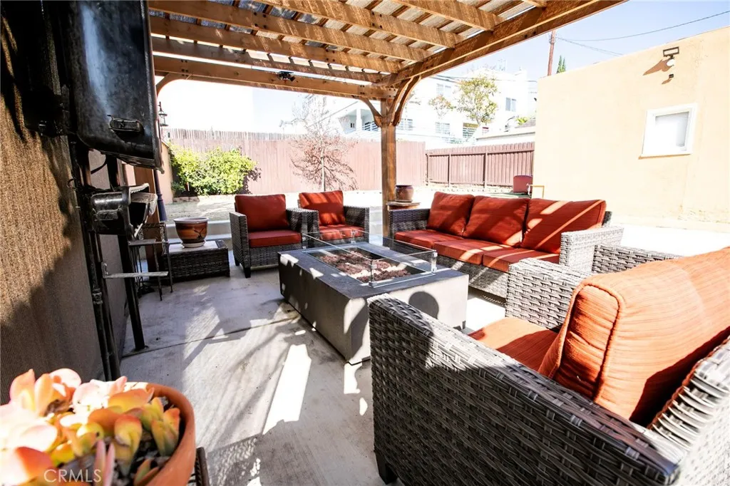 121 W Fairview, Inglewood, California 90302 home-pic-29