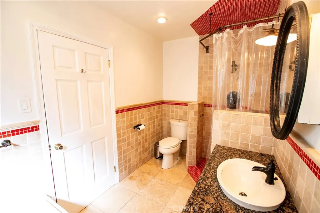 121 W Fairview, Inglewood, California 90302 home-pic-19