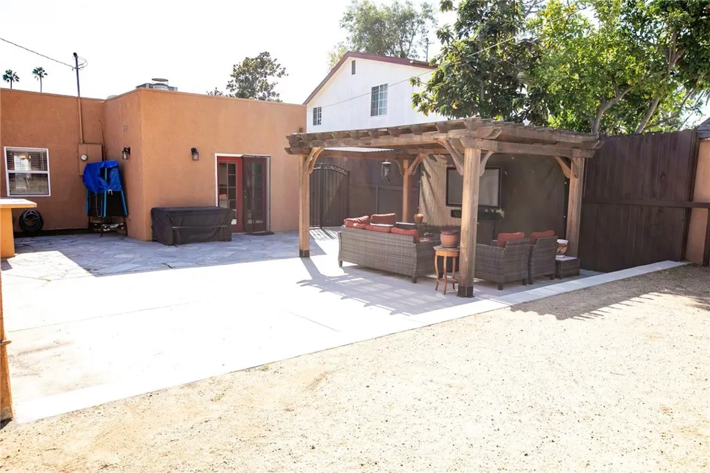 121 W Fairview, Inglewood, California 90302 home-pic-27