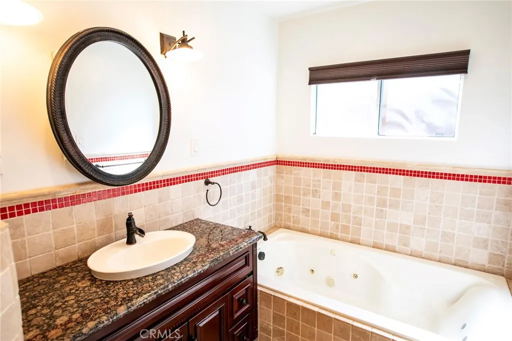 121 W Fairview, Inglewood, California 90302 home-pic-21