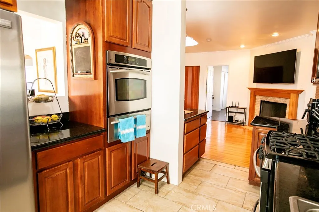 121 W Fairview, Inglewood, California 90302 home-pic-7
