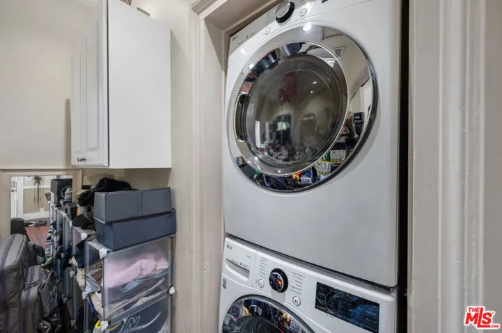 Laundry hook-ups in both units