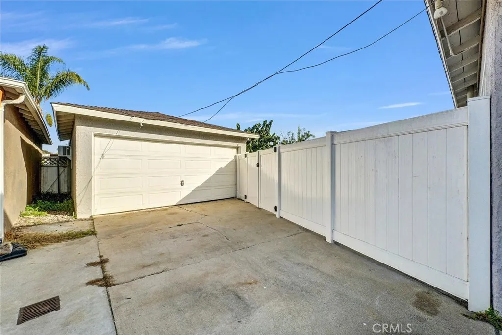 1647 W 215th, Torrance, California 90501 home-pic-34
