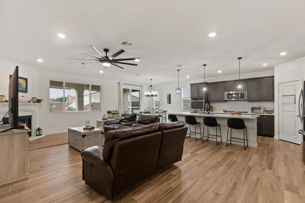 40647 Galileo Street, Indio, California 92203 home-pic-4
