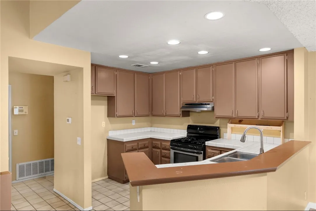1120 Portofino Court 104, Corona, California 92881 home-pic-10