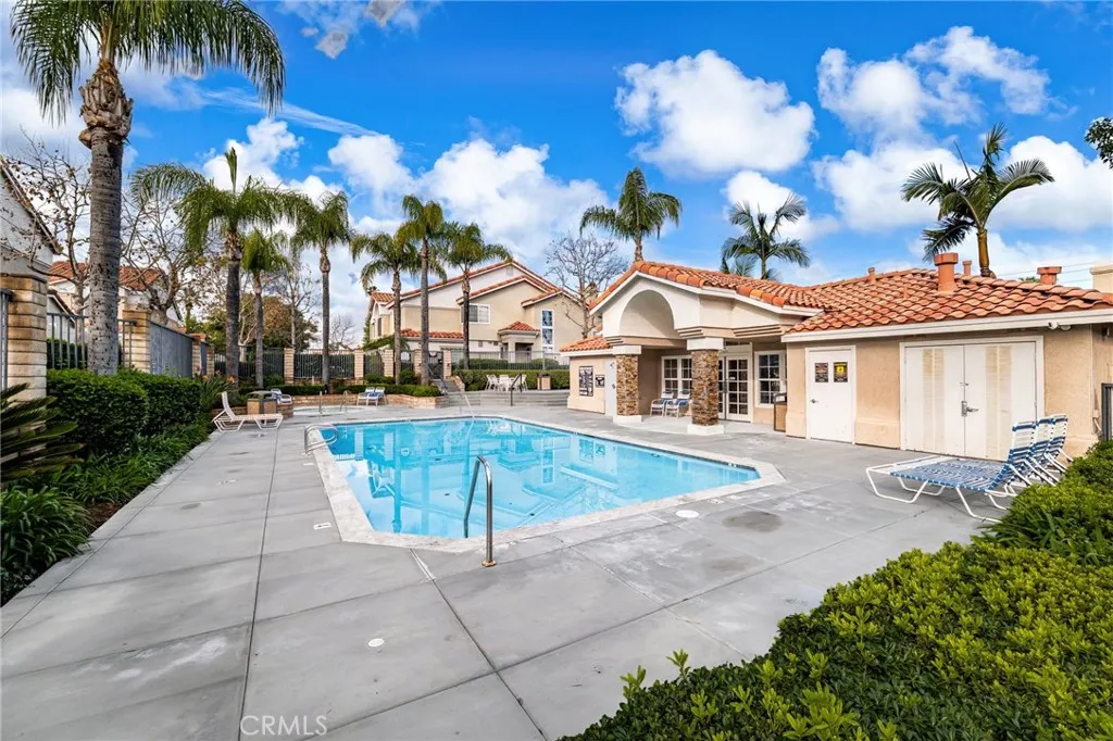 1120 Portofino Court 104, Corona, California 92881 home-pic-32