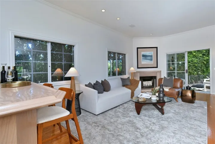 5070 Avenida Oriente, Tarzana, California 91356