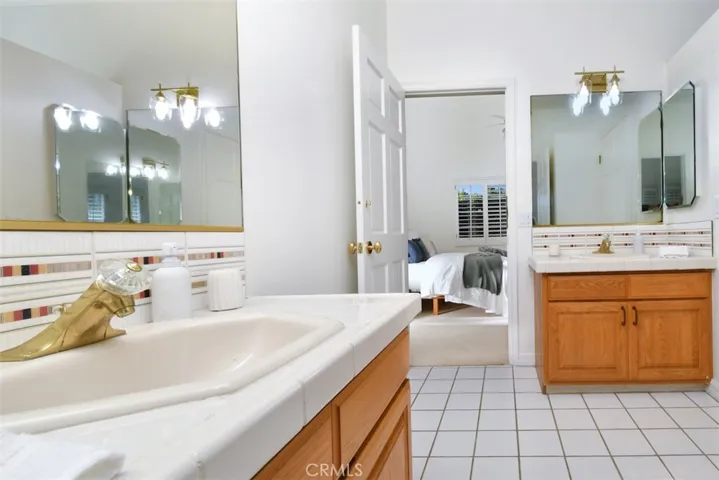 5070 Avenida Oriente, Tarzana, California 91356