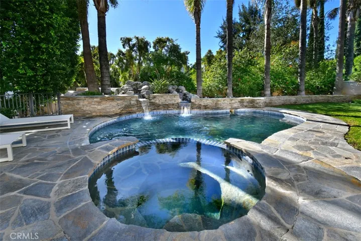 5070 Avenida Oriente, Tarzana, California 91356