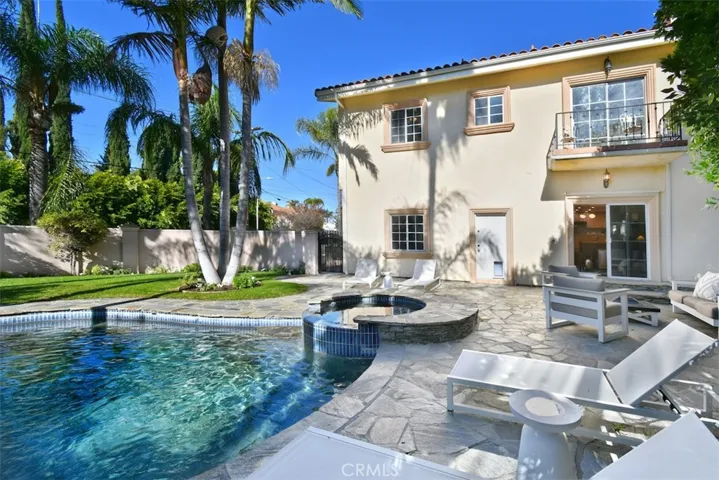 5070 Avenida Oriente, Tarzana, California 91356