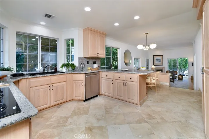 5070 Avenida Oriente, Tarzana, California 91356