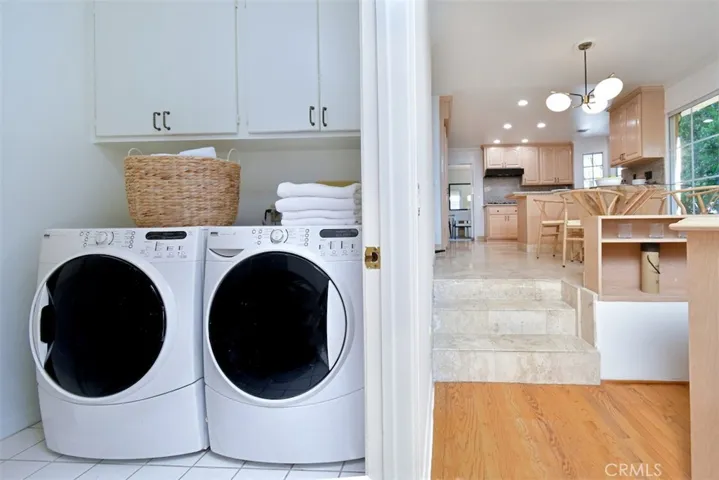 5070 Avenida Oriente, Tarzana, California 91356