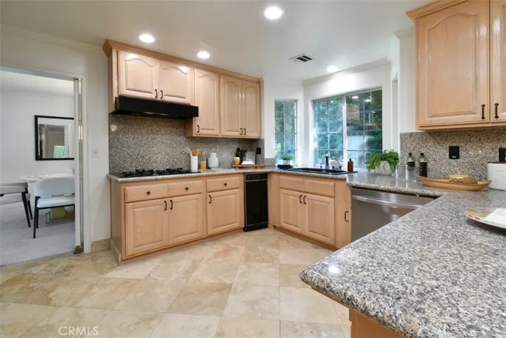 5070 Avenida Oriente, Tarzana, California 91356