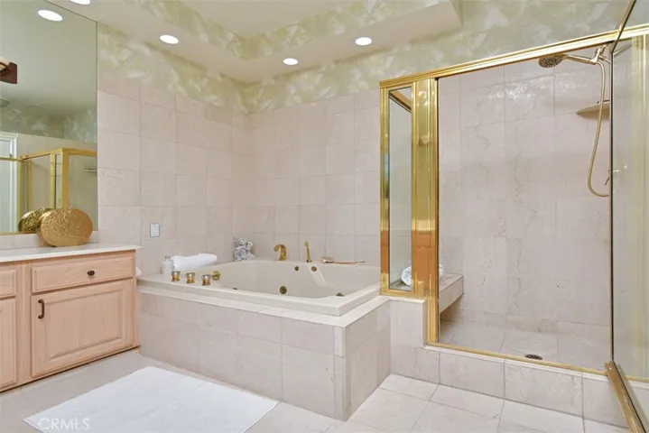 5070 Avenida Oriente, Tarzana, California 91356