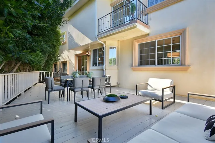 5070 Avenida Oriente, Tarzana, California 91356