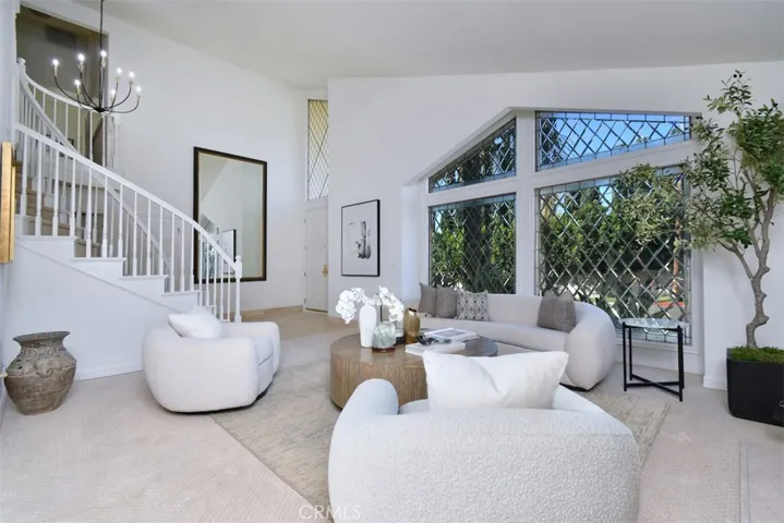 5070 Avenida Oriente, Tarzana, California 91356