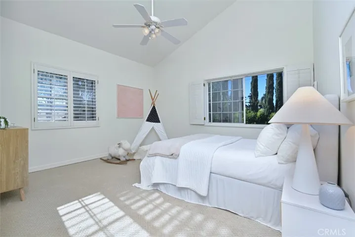 5070 Avenida Oriente, Tarzana, California 91356