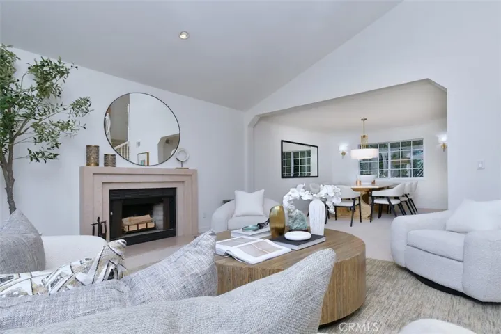 5070 Avenida Oriente, Tarzana, California 91356