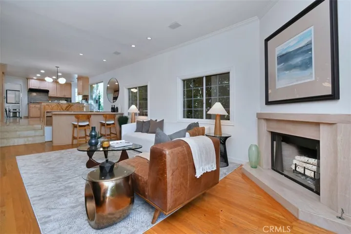 5070 Avenida Oriente, Tarzana, California 91356