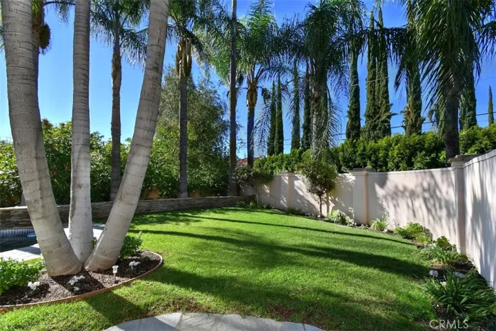 5070 Avenida Oriente, Tarzana, California 91356