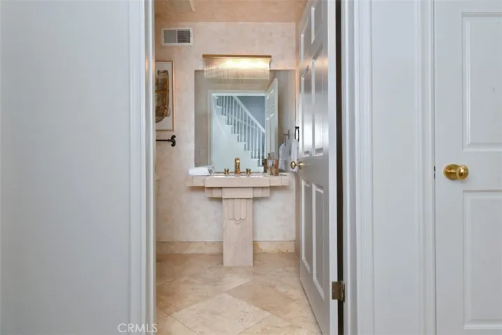 5070 Avenida Oriente, Tarzana, California 91356
