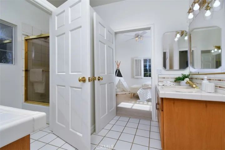 5070 Avenida Oriente, Tarzana, California 91356
