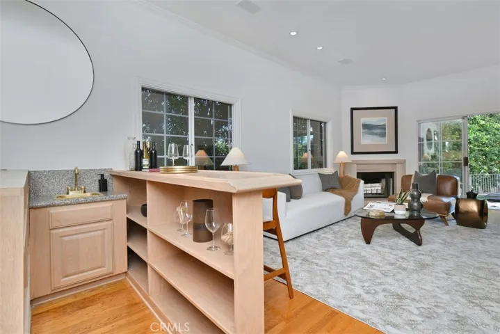 5070 Avenida Oriente, Tarzana, California 91356