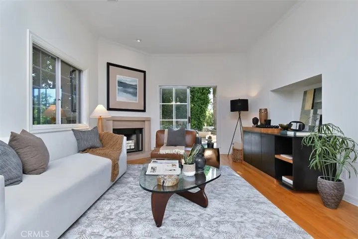 5070 Avenida Oriente, Tarzana, California 91356