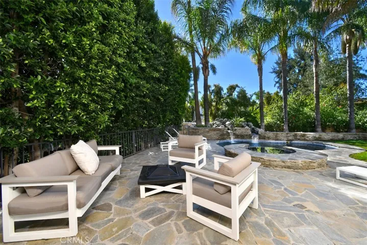 5070 Avenida Oriente, Tarzana, California 91356