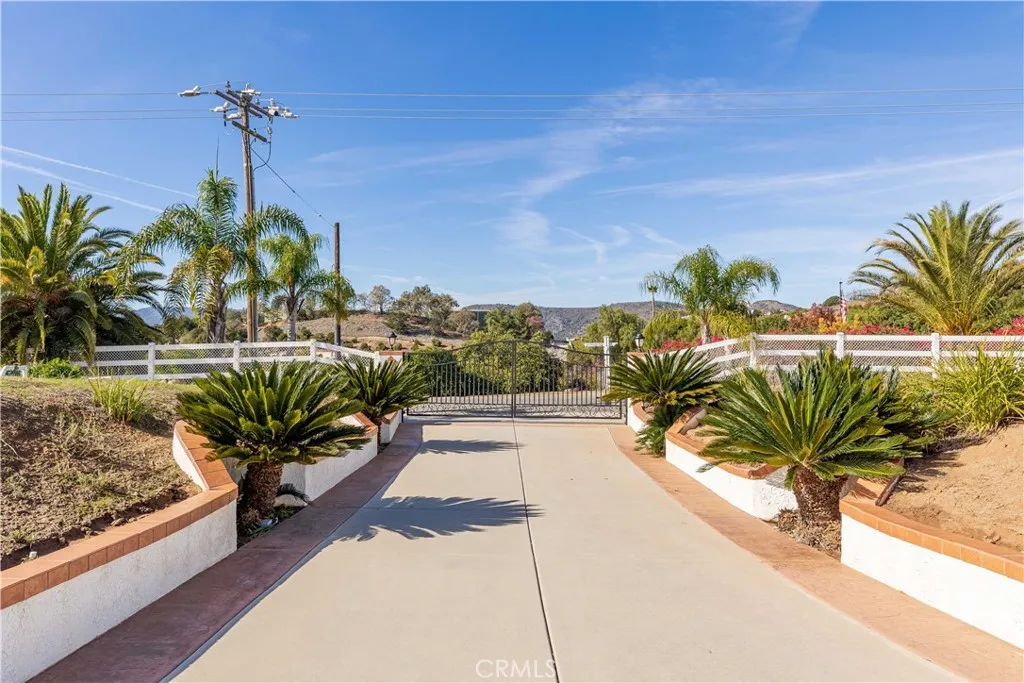 25025 Las Palmeras Dr, Temecula, California 92590 home-pic-54