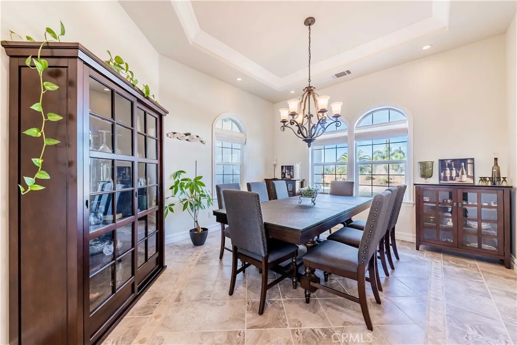 25025 Las Palmeras Dr, Temecula, California 92590 home-pic-10