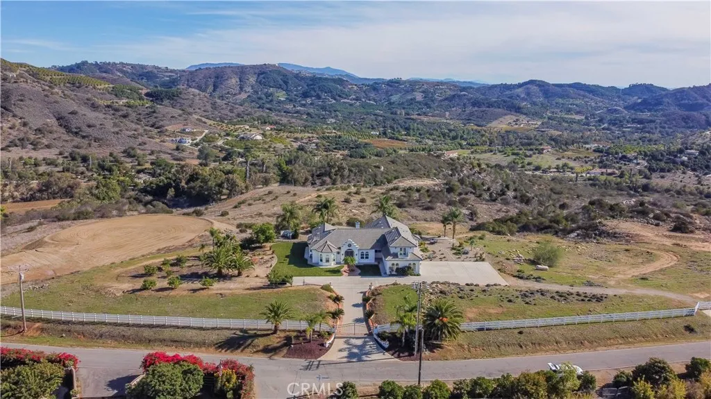 25025 Las Palmeras Dr, Temecula, California 92590 home-pic-5